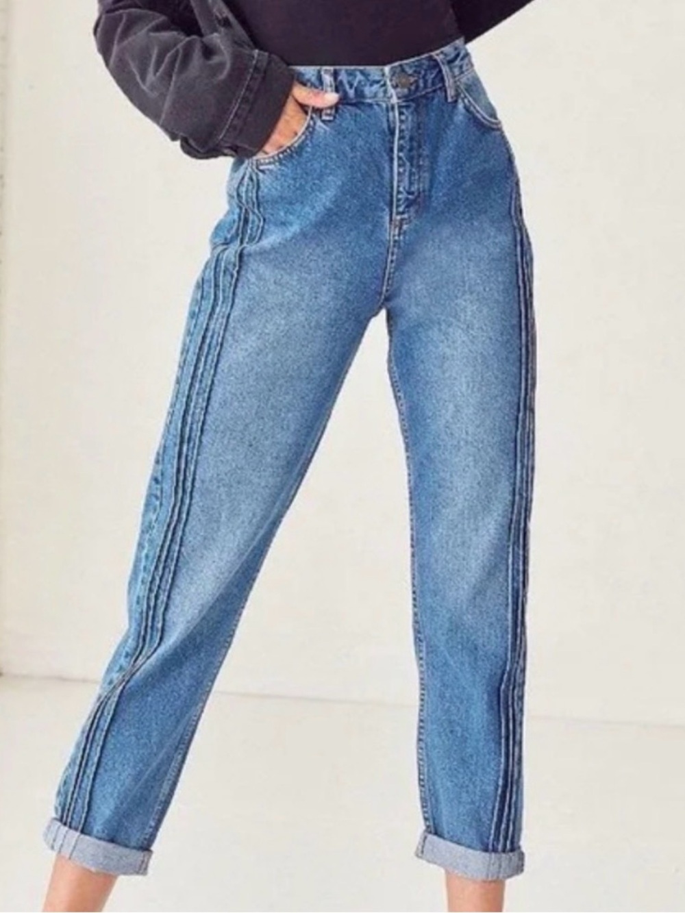 BDG Urban Outfitters High Rise Women’s Mom Jeans // 100% Cotton // Women 27